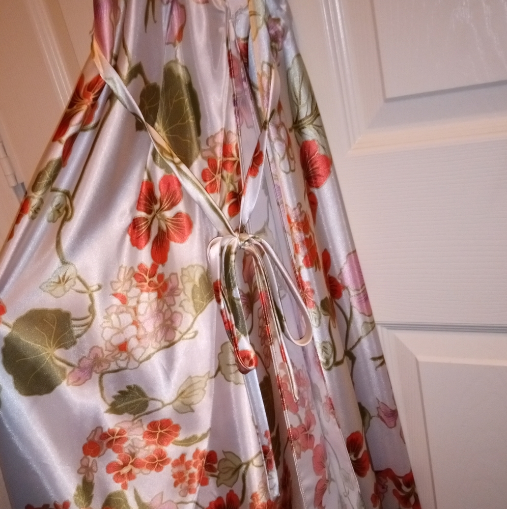 Charlotte Russe CR Signature Satin Ivory V-Neck Halter Floral Summer Dress Small